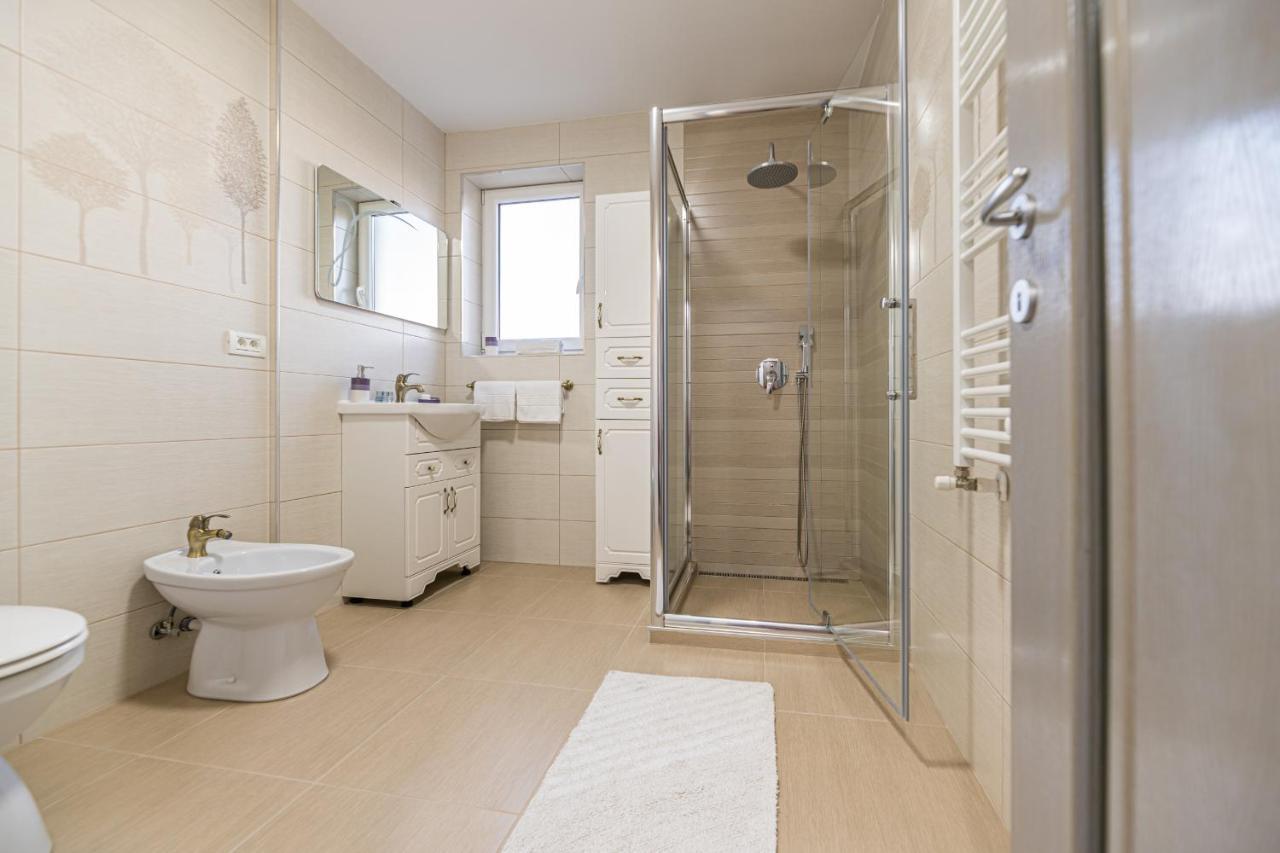 Apartamente Lavender Braşov Exteriör bild