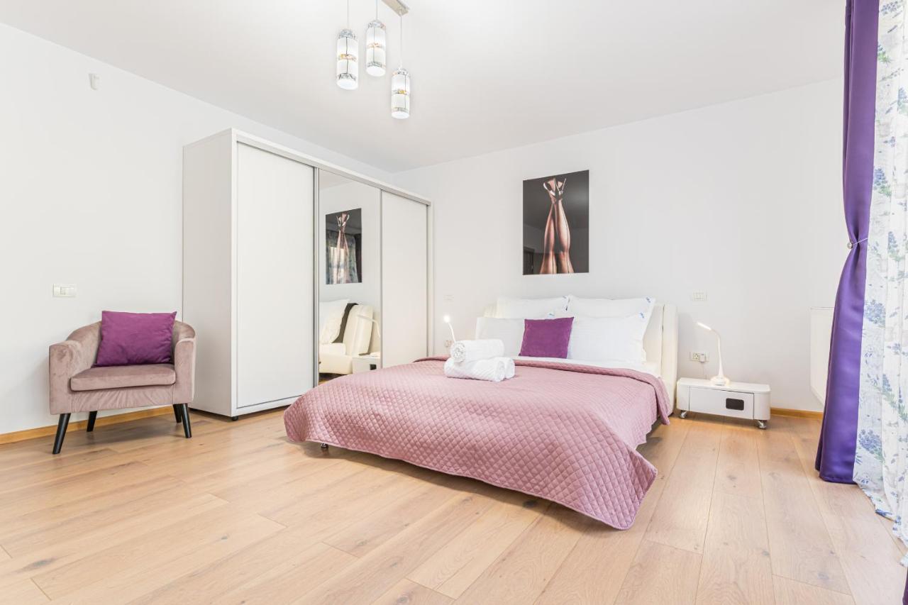 Apartamente Lavender Braşov Exteriör bild