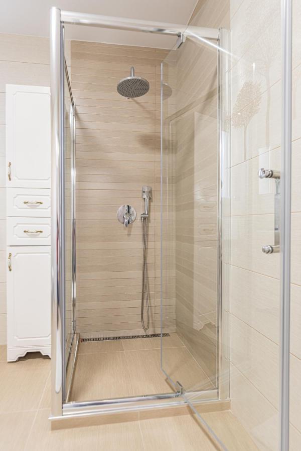 Apartamente Lavender Braşov Exteriör bild
